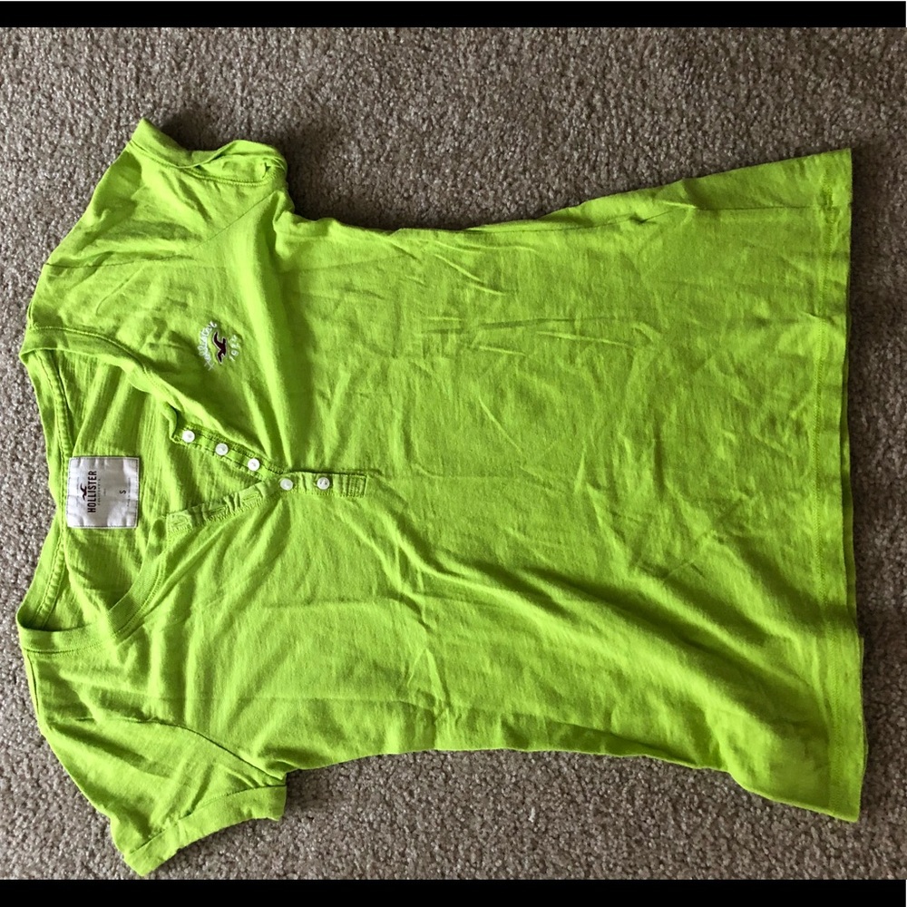 Hollister Quarter-Button Up T-shirt